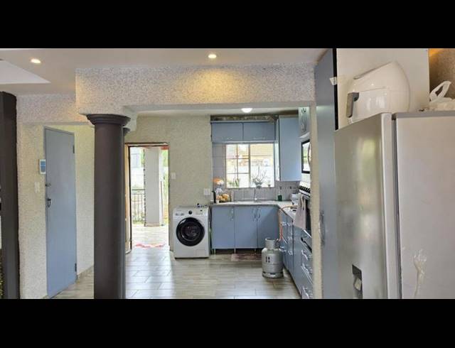 4 BEDROOM HOUSE FOR SALE IN ROSSLYN